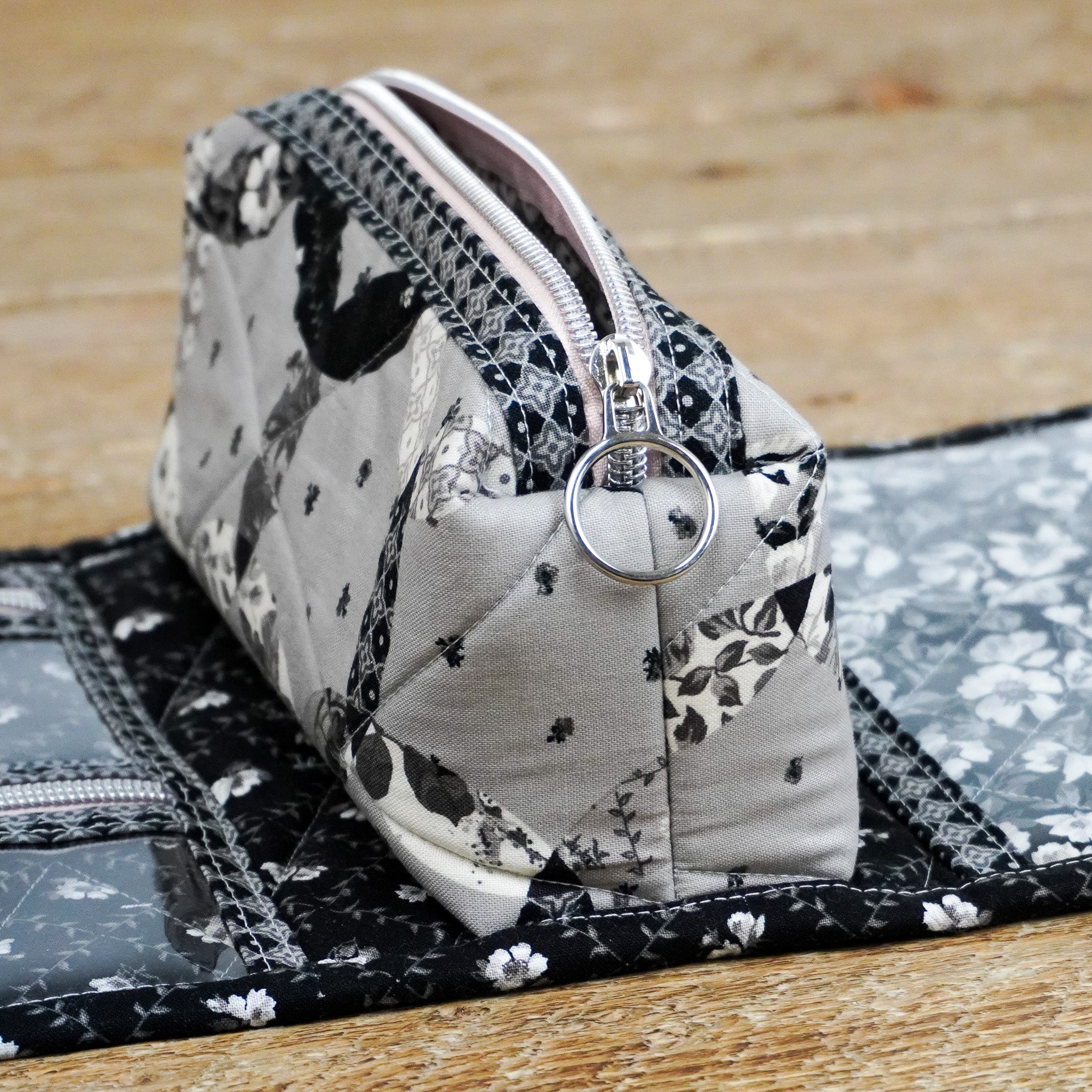 Project Kit: Nightingale Zipper Case