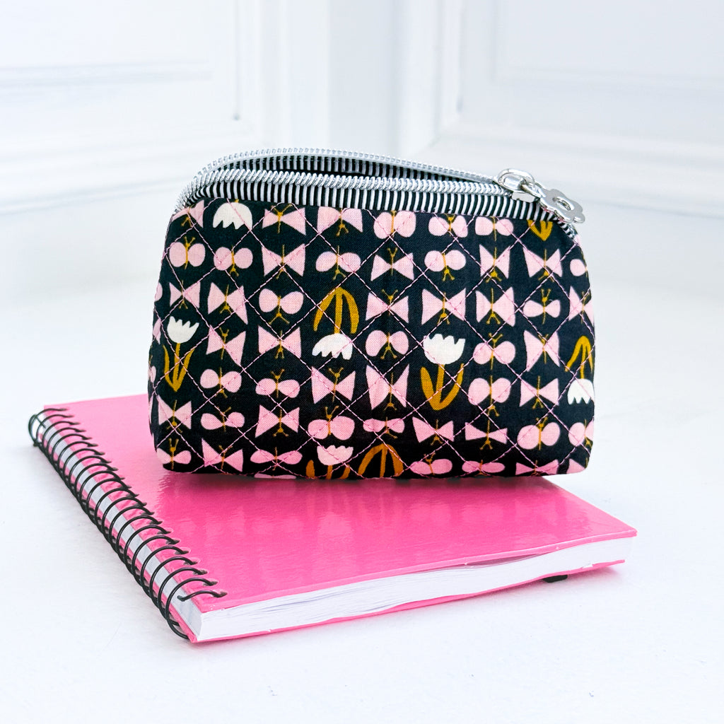 machine embroidery: in-the-hoop quilted zipper pouch