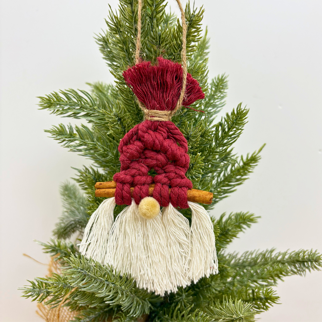 macrame santa hat ornament - weekend