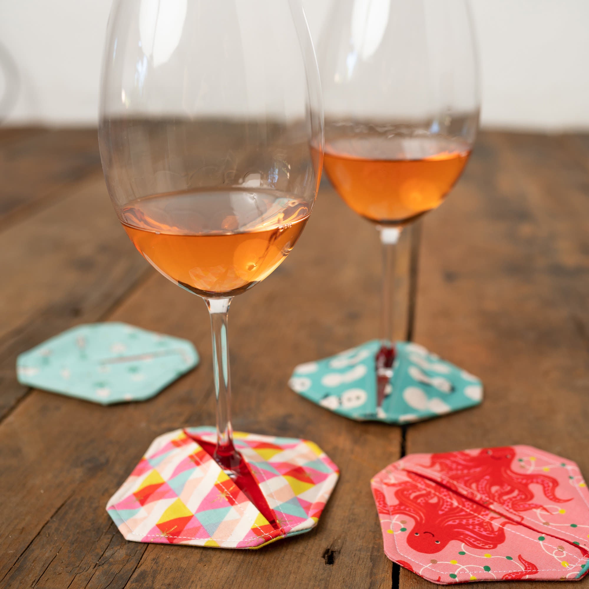 spring freebie: wine glass slippers